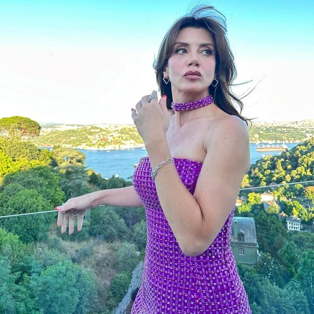 FOTO Životna sapunica turske glumice: Suprug ju uhvatio u vrućem klinču sa svekrom...