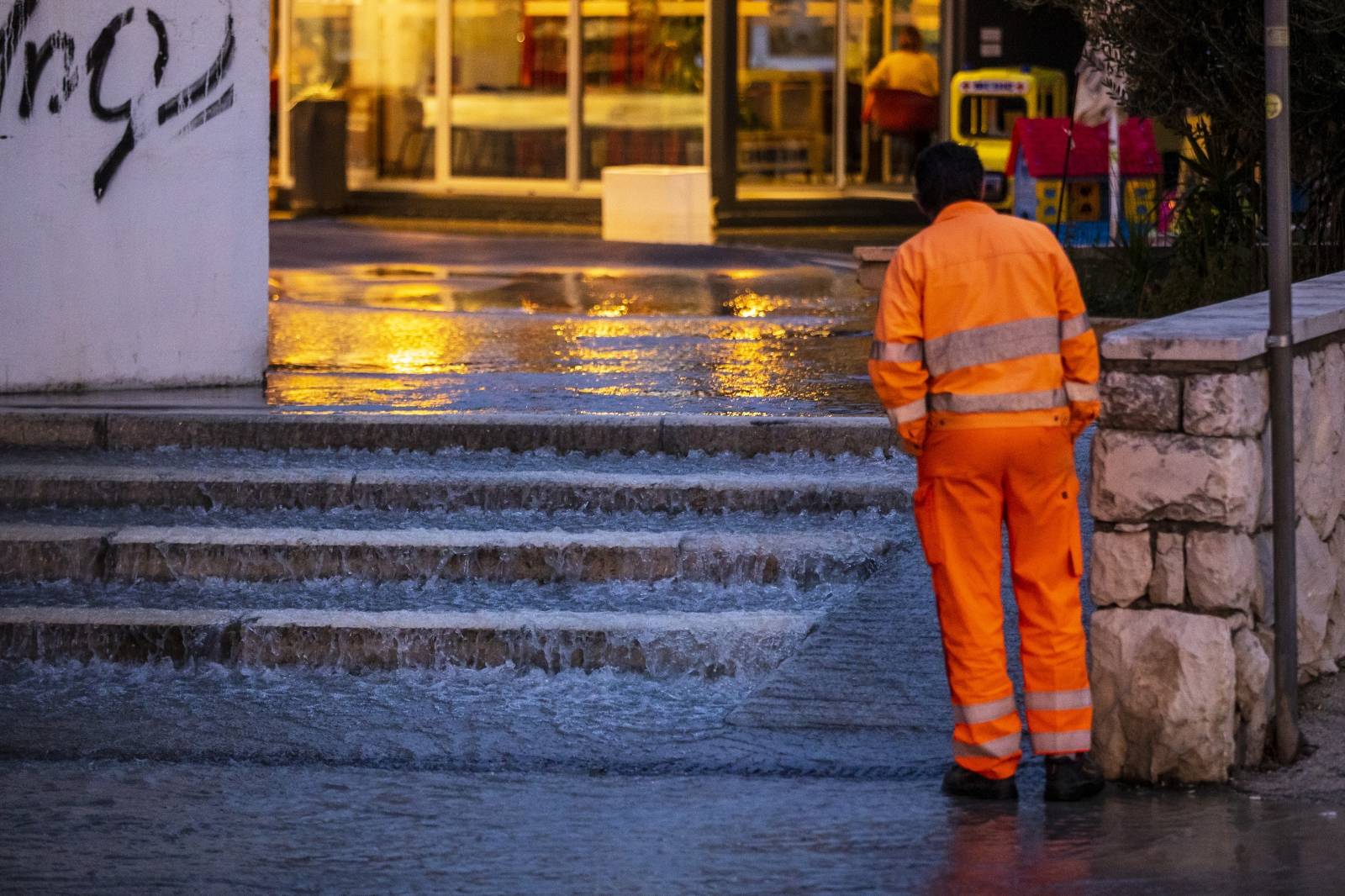 Split: Došlo do puknuća vodovodne cijevi u Ulici Ruđera Boškovića