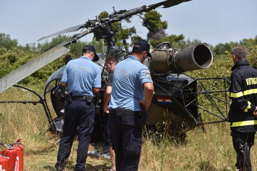 Dijelovi padali s helikoptera, prisebni pilot spasio putnike