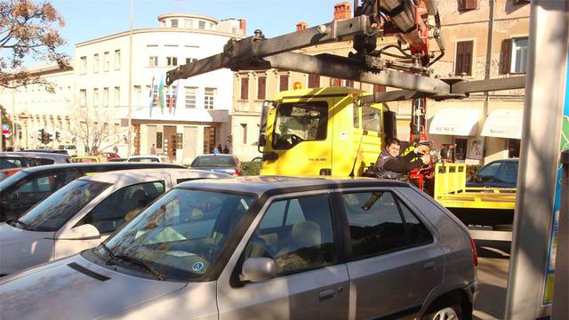 Porečki pauk htio im dići auto, pijani vikali i vrijeđali radnike