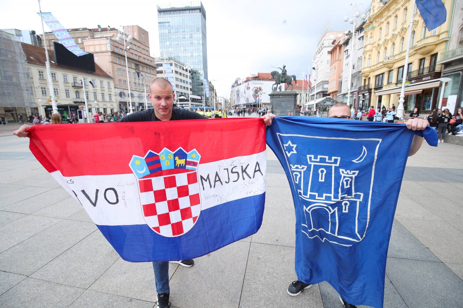 Unatoč zabrani učenici se na Trgu bana Jelačića okupljaju za norijadu