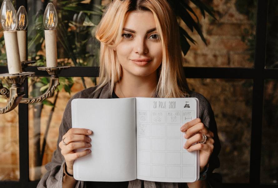 Ljeto polako ide svom kraju, a Ella Dvornik ima super vijesti!