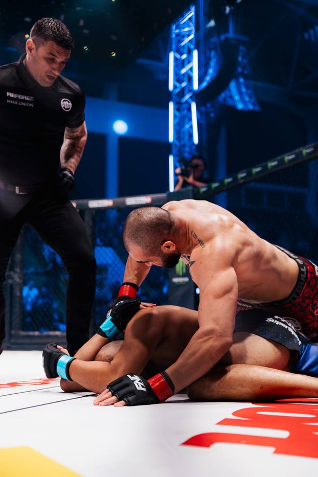 FOTO Krv, znoj, suze i ljepotice. Pogledajte najbolje trenutke s borilačkog spektakla u Sl. Brodu