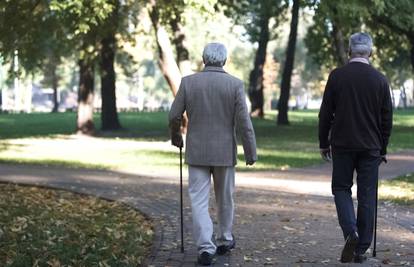 Sporiji hod iz godine u godinu u starijoj dobi može biti znak kognitivnog propadanja ljudi