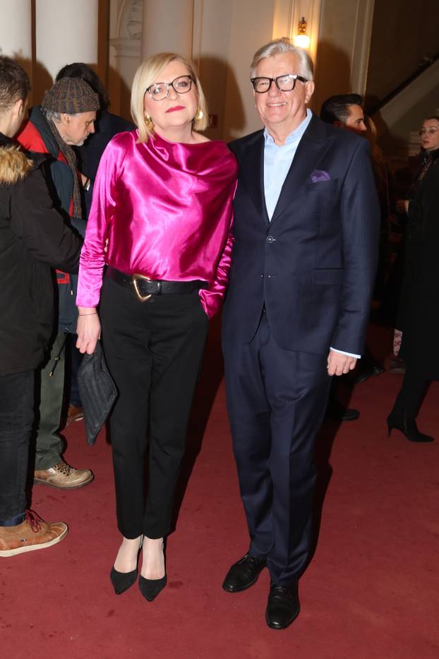 Zagreb: Dolazak uzvanika na premijeru predstave "Nestajanje" u HNK