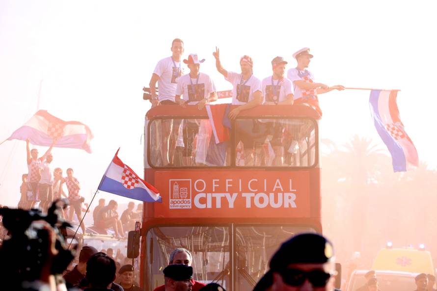 Prisjetite se čudesnog dočeka uz mali 'milijun' fotki i videa