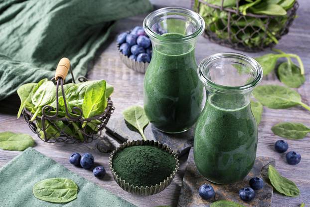 Green,Smoothie,With,Spirulina,spinach,And,Blueberries