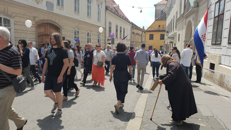 Hodači za život prolazili kraj bakice: 'Pomozite, gladna sam'