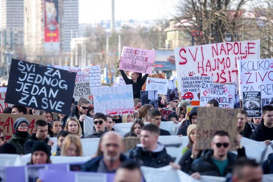 Prosvjedi u Sarajevu se nastavljaju, traži se pravda za poginulog mladića i ozlijeđene u tramvajskoj nesreći