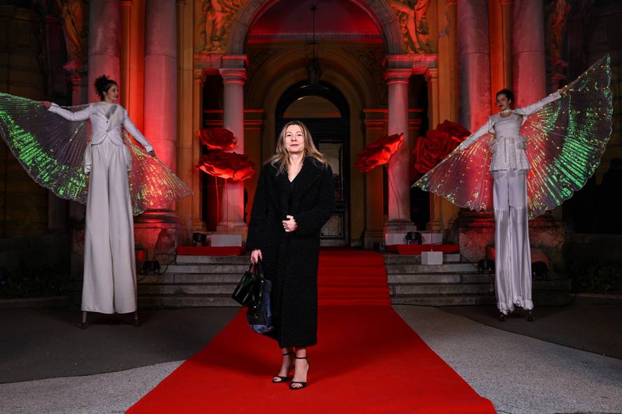 Zagreb: Dolazak uzvanika na dodjelu medijske nagrade "Večernjakova ruža" u Hrvatskom narodnom kazalištu