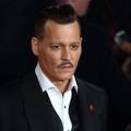 Johnny Depp je pijan u klubu prijatelju plaćao da ga udara