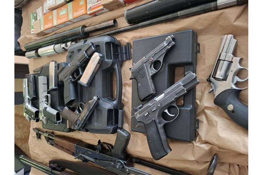 FOTO Ogromna zapljena oružja u Slavoniji: Troje ljudi uhićeno. 'Ovako nešto nismo dugo imali'