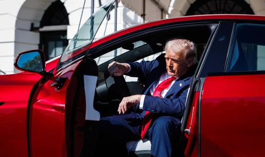 Donalda Trumpa prebacilo: Baš me briga ako auti poskupe jer sam digao carine na uvoz!