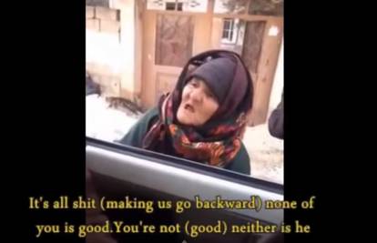 Starica napala islamiste: Vi ste vragovi, prestanite ubijati ljude 