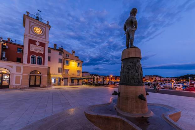 Gradske fotografije u sumrak grada Rovinja