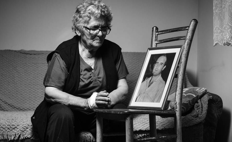 Traži sina od 1991.: 'Puzala bih ovako bolesna da ga nađem. Da mi ga je naći... Pa da umrem'
