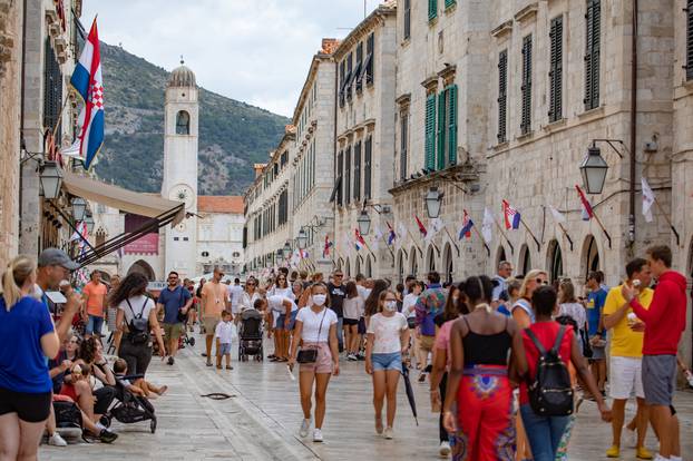 Dubrovnik je pun turista kao što je to znao biti i prije pandemije COVID-19