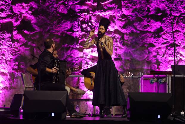 Trogir: Božo Vrećo održao koncert u Kuli Karmelengo