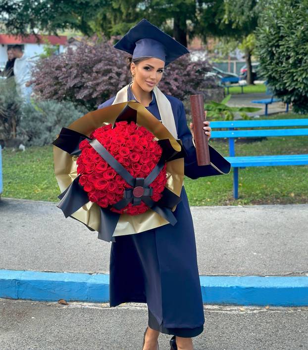 FOTO 'Mostarska Kardashianka' u haljini koja spaja Hrvatsku i BiH: 'Dvije nacije, jedna ljubav'