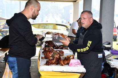 FOTO Pečenkijada u Slavonskom Brodu okupila brojne ljubitelje motora i mesa s ražnja