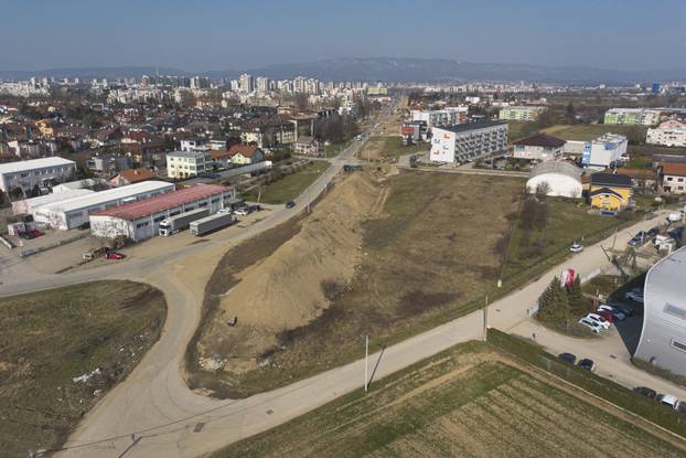 Pogled iz zraka na rekonstrukciju Sarajevske ulice u Zagrebu i prvo proširenje tramvajske pruge nakon 20 godina