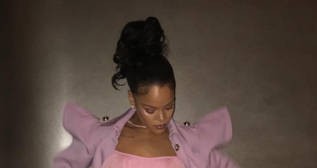 Nosi prozirno: Rihanna nakon dugo vremena pokazala grudi