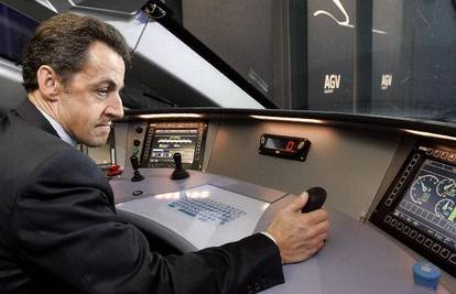 Nikolas Sarkozy prvi sjeo za upravljač vlaka-metka