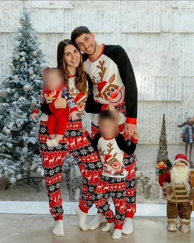 FOTO Kako se slavni nogometaši provode za Božić? Modrić s obitelji pozirao ispred bora...