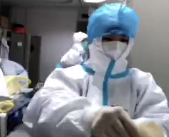 Doktorica iz Wuhana pokazala što sve mora nositi za zaštitu