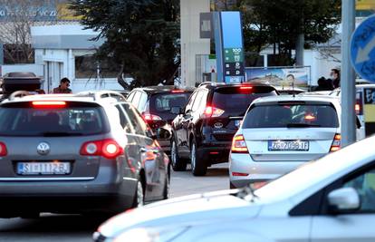 Novi udar na vozače: Od sutra cijena benzina veća za 62 lipe, dizela i plavog dizela za 1,5 kn!