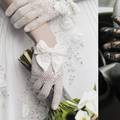 Ženstveni retro detalj za dame: Čipkaste rukavice ukrašene prstenjem, volanima i biserima
