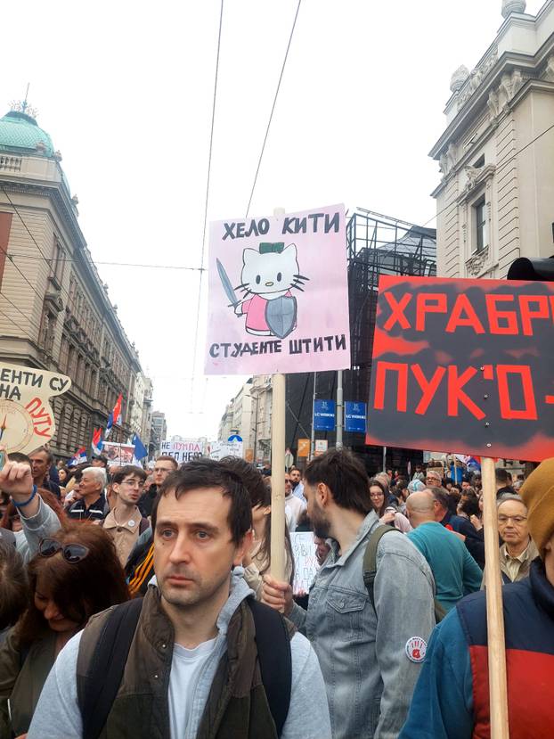 FOTO Ovo su najoriginalniji transparenti iz Beograda: 'Ruke su vam krvave', 'Što ćaci gugla'