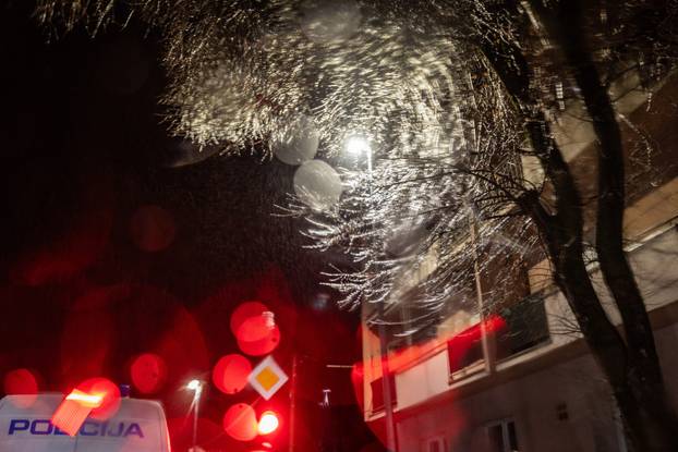 U Kninu je počela padati ledena kiša