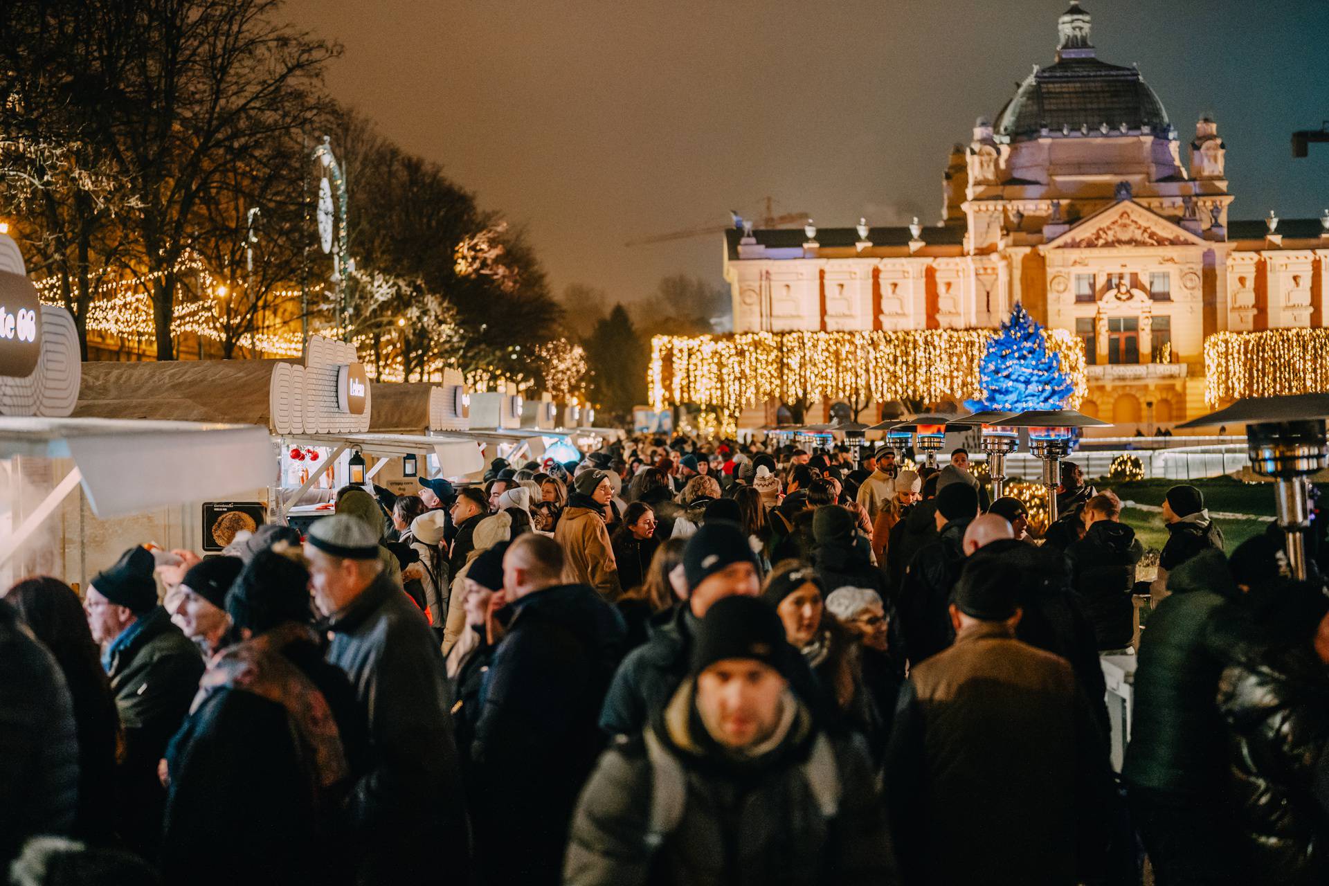 Deset godina Ledenog parka na Tomislavcu: Evo što vas očekuje na omiljenoj adventskoj lokaciji