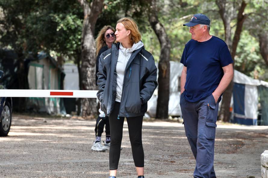 Tisno: Državni inspektorat došao zatvoriti Kamp Jazinu, mještani se pobunili