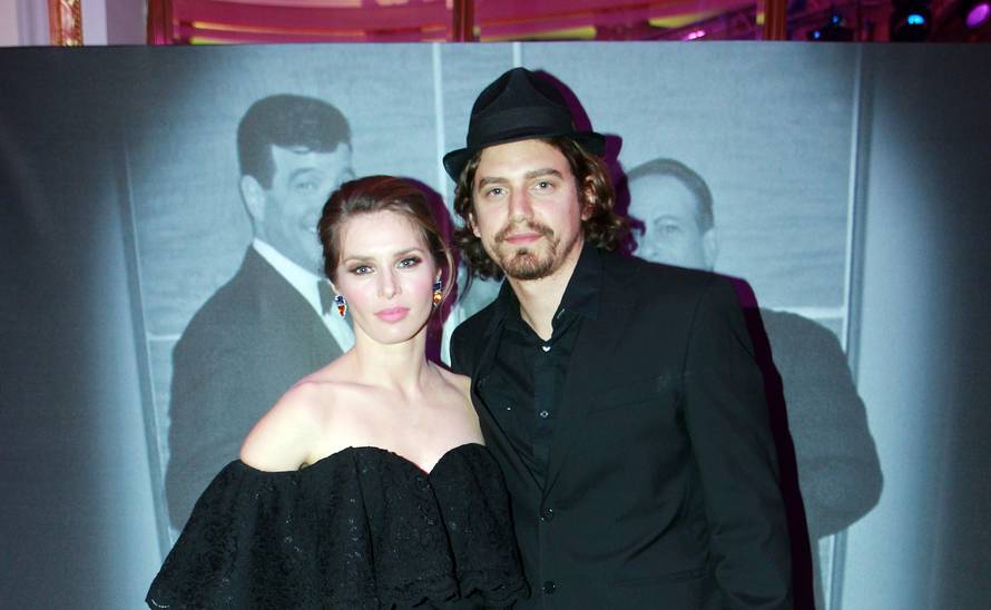 Leona Paraminski (41) je trudna