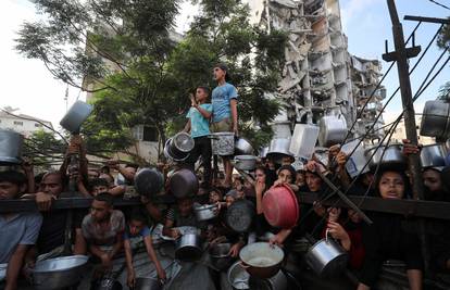 Užas u Gazi: Naoružani huškači izazvali stampedo, poginulo 20 Palestinaca koji su čekali hranu