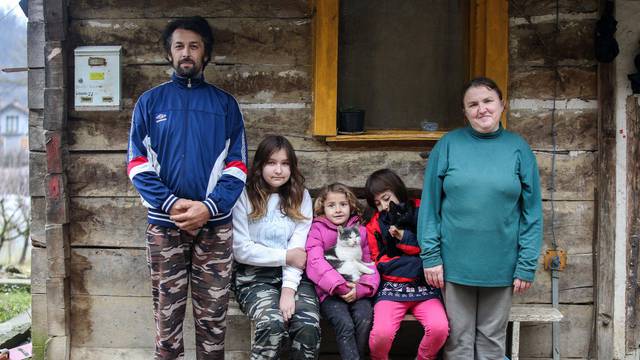 Zlatar: Obitelj Bolsec ima tri kćeri i žive u trošnoj drvenoj kući