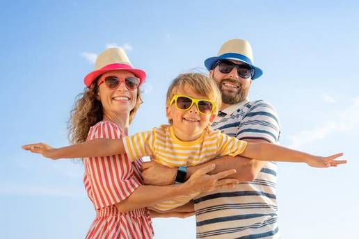 Torbica za hitne intervencije: Što stvarno trebate ponijeti kad krećete na putovanje s djecom?