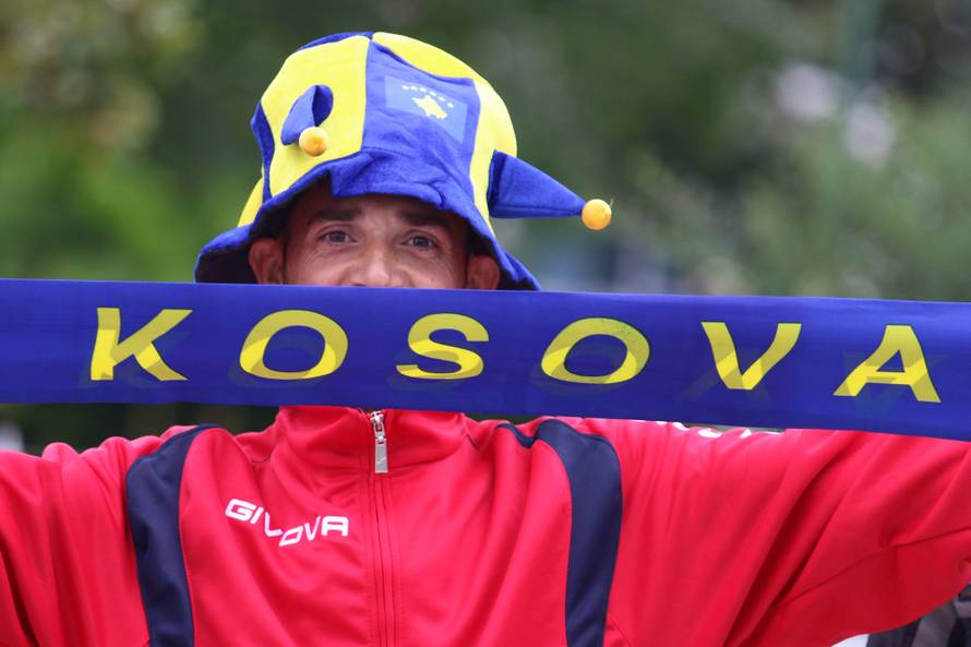 VIDEO Idila: Hrvati i Kosovari zagrljeni pjevaju na ulicama