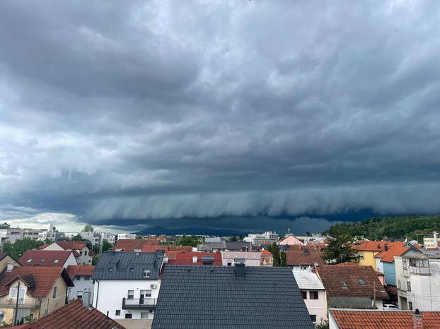 FOTO/VIDEO Olujno nevrijeme poharalo je Zagreb! 'Kaos! Pada tuča, grmi, vjetar ruši sve...'