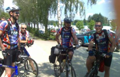 Pet navijača biciklima ide od Bjelovara do Austrije