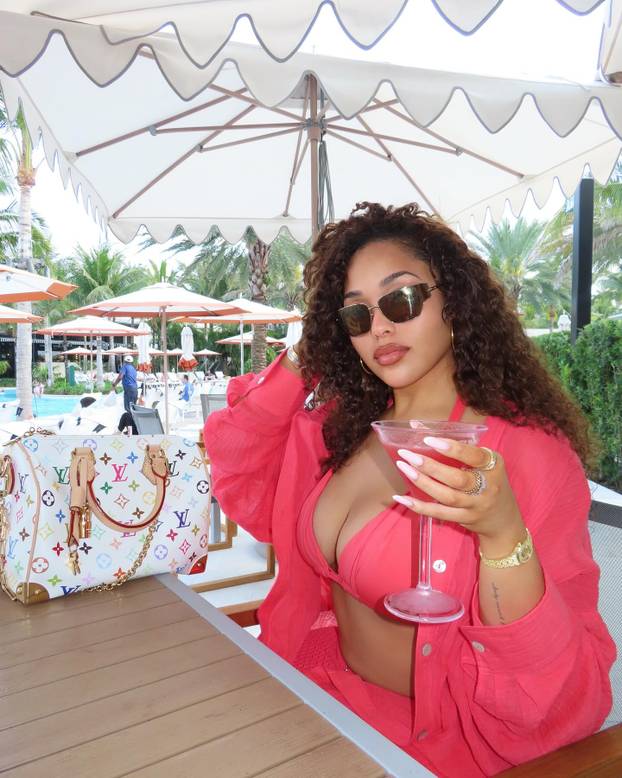 FOTO Djevojka NBA zvijezde na utakmici otkrila previše. Ili ne?