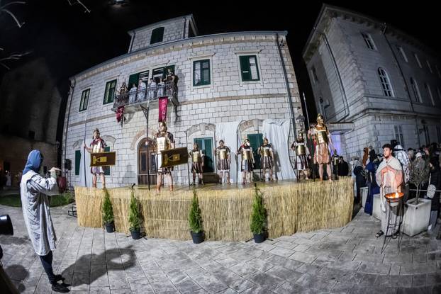 U Imotskom na Cvjetnicu uprizorena „Imotska Muka“, scenski prikaz Muke Gospodina našega Isusa Krista 