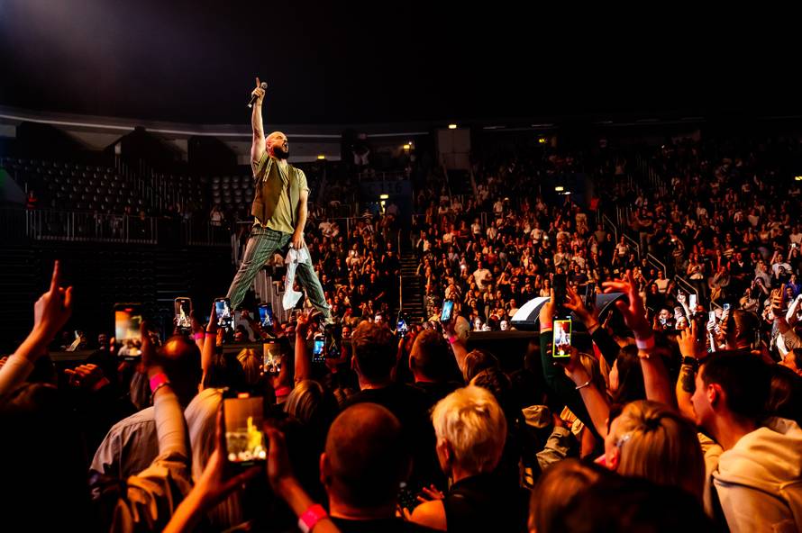 Boban Rajović o nastupu u Areni Zagreb: 'Na pozornicu su letjele poruke 'ženi me', grudnjaci...'