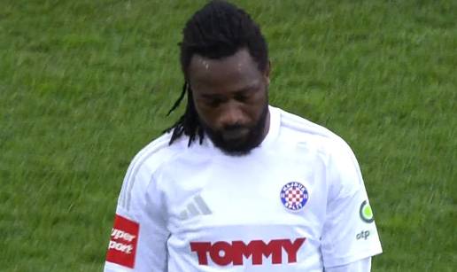 VIDEO Diallo se pokajao nakon nepromišljenog crvenog. Molio je navijače Hajduka za oprost...
