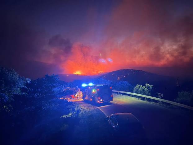NESTVARNE SCENE Pogledajte kako izgleda nebo iznad Brača. 'Slušajte upute službi...'