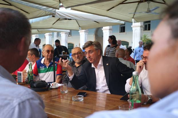 Split: Andrej Plenković družio se s građanima i sportašima na Prokurativama