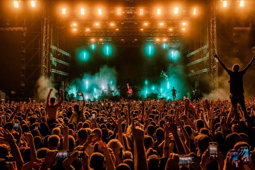 Zbog Prodigyja se zatresao pod: Ljudi plakali i vrištali od sreće pa se penjali jedni po drugima