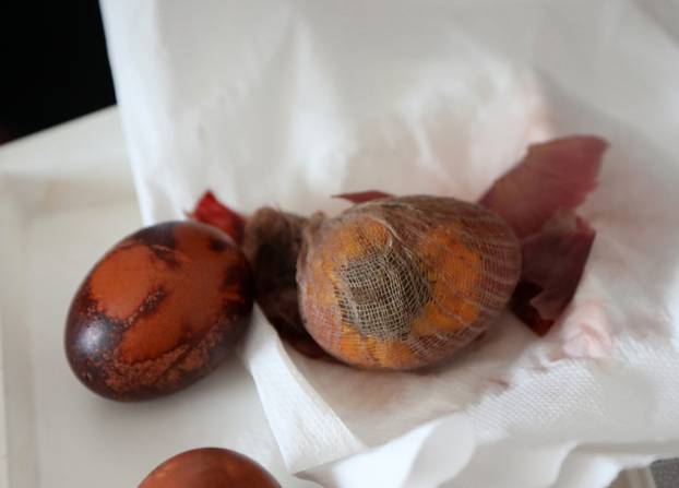 Bojanje Uskršnjih jaja na način kako su to radili naši stari